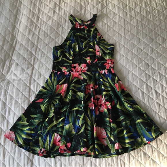 ‼️SOLD‼️NWOT Hollister Tropical/Floral Mini Dress - Picture 3 of 8